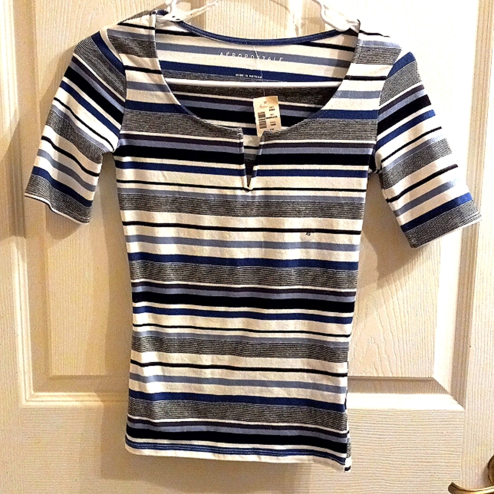 Sale NWT/ Aeropostale shirt XS Sale from 4/9-4/12 + exter goodies in all orders